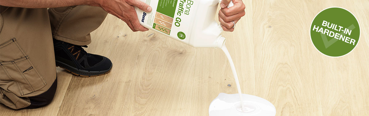 Applying Bona Traffic Go with built in hardener on an oak floor