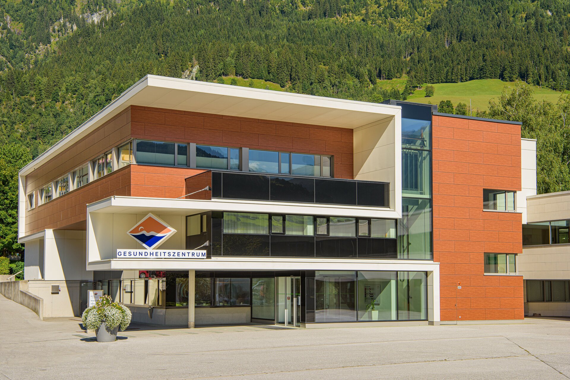 AlpenthermeGastein_Gesundheitszentrum_Aussenaufnahme_Wolkersdorfer_2.jpg