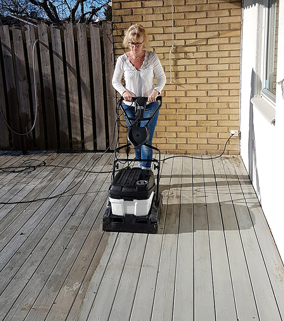 Outdoor-Hyr-skurmaskin-för-att-tvätta-altan-PowerScrubber.jpg
